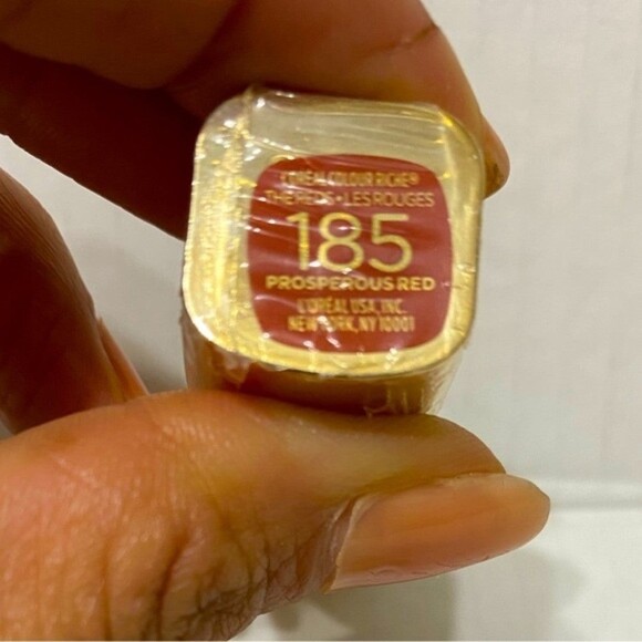 Loreal Paris Satin Lipstick-Prosperous Red - Picture 6 of 6